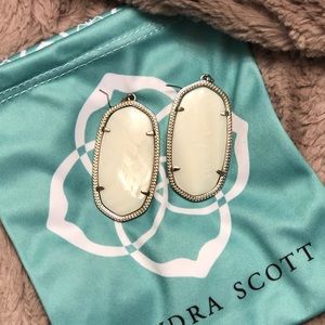 KENDRA SCOTT MOP DANIELLES IN SILVER!!